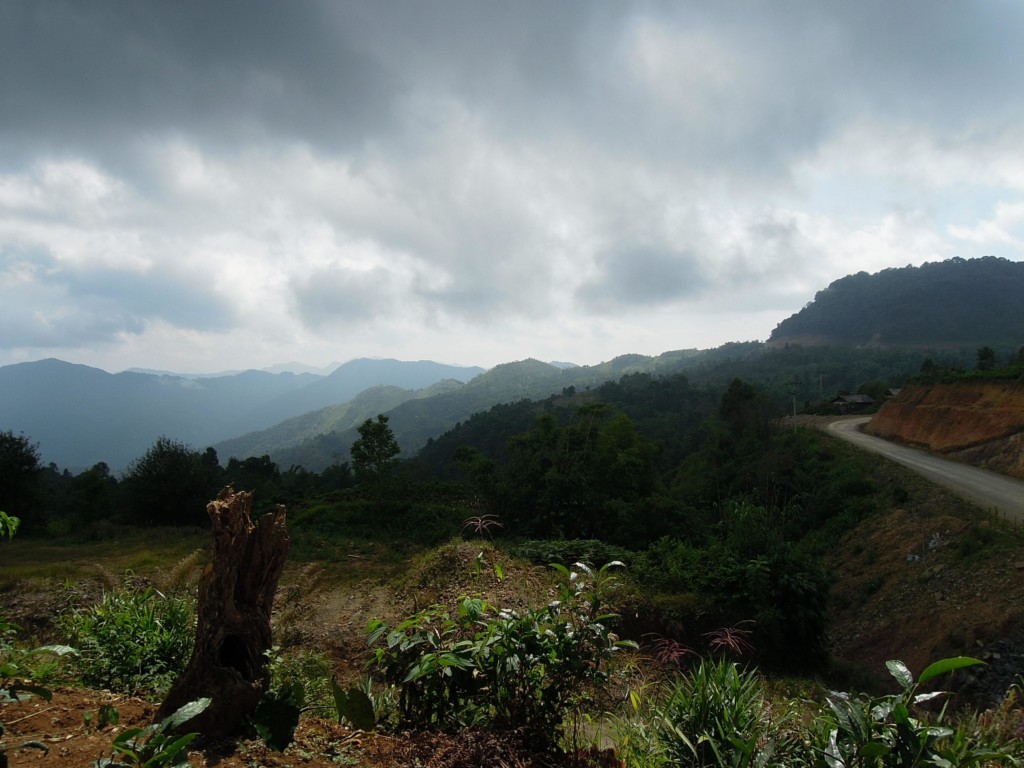 Górskie krajobrazy na drodze z Phongsali do Hat Sa (portu nad rzeką Nam Ou), fot. M. Lehrmann