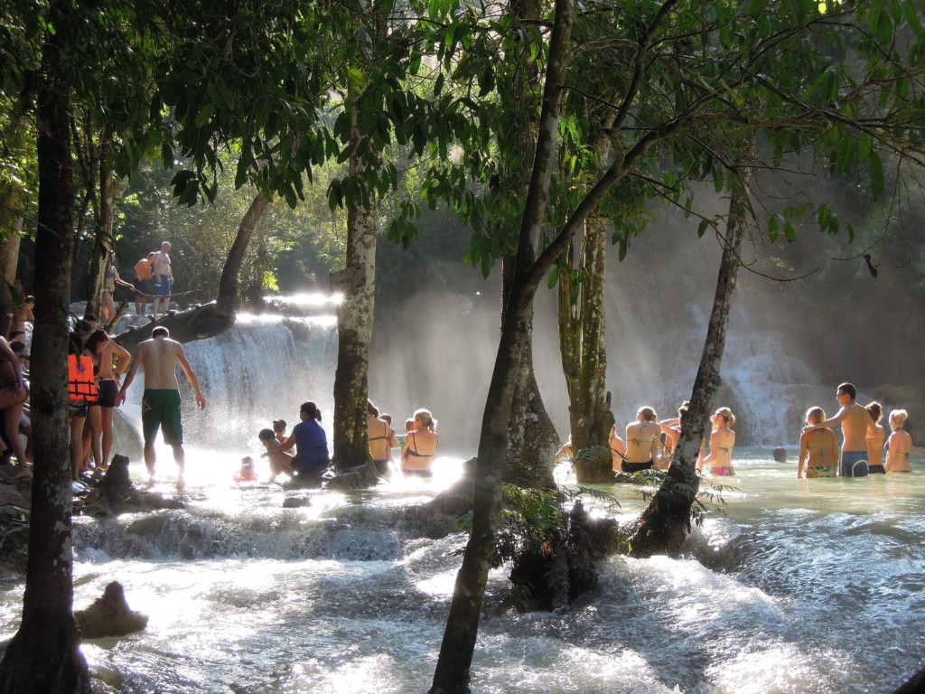 Wodospady Tat Kuang Si, skok do wody dla ochłody, Luang Prabang, fot. M. Lehrmann