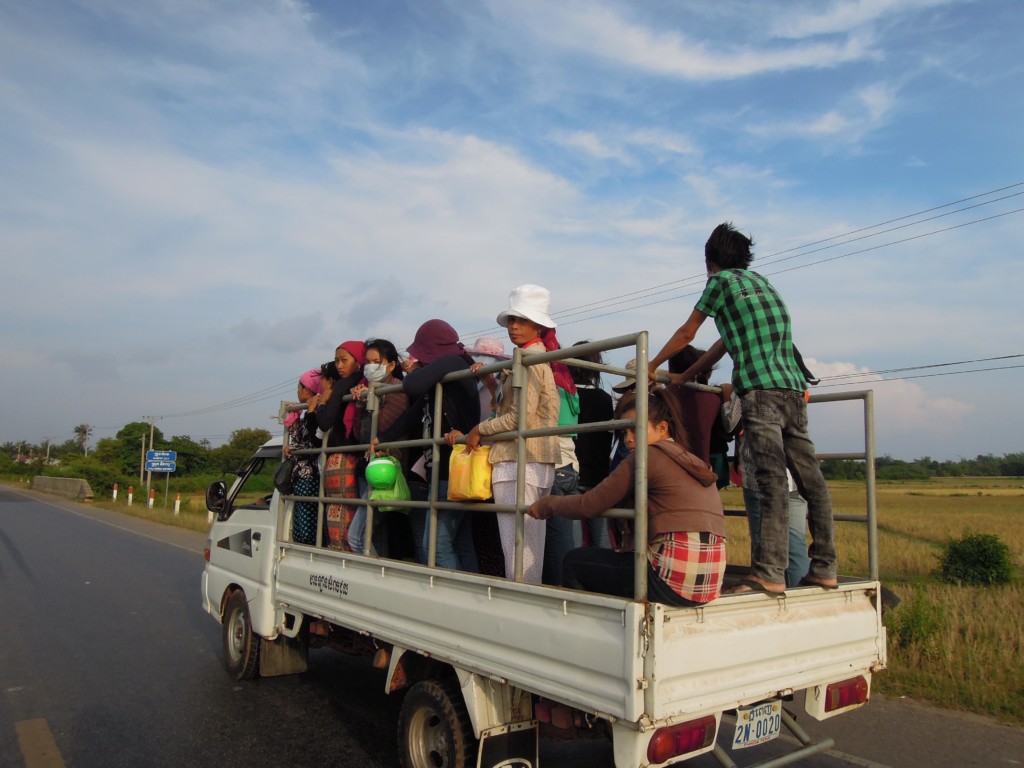 Przewóz osób w Kambodży, fot. M. Lehrmann