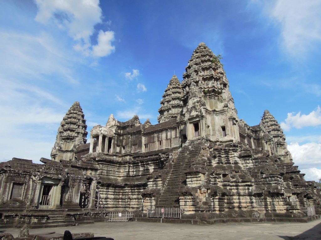 Angkor Wat, XIII w. Jak twierdzą niektórzy uczeni, zbudowana z przeznaczeniem na miejsce pochówku potężnego króla Suryavarmana II. Dedykowana bogu Vishnu, fot. M. Lehrmann