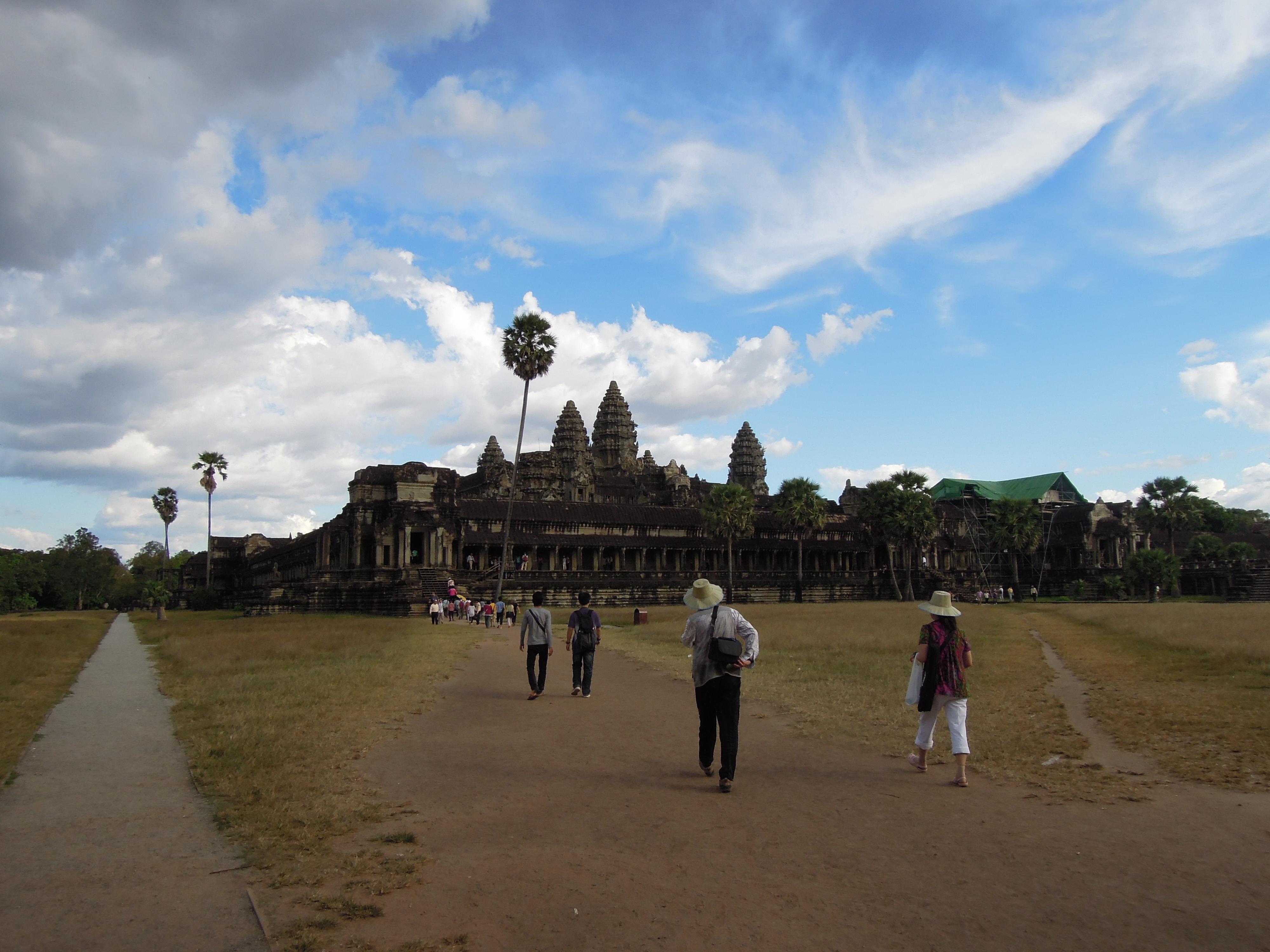 Angkor Wat, XIII w. Jak twierdzą niektórzy uczeni, zbudowana z przeznaczeniem na miejsce pochówku potężnego króla Suryavarmana II. Dedykowana bogu Vishnu, fot. M. Lehrmann