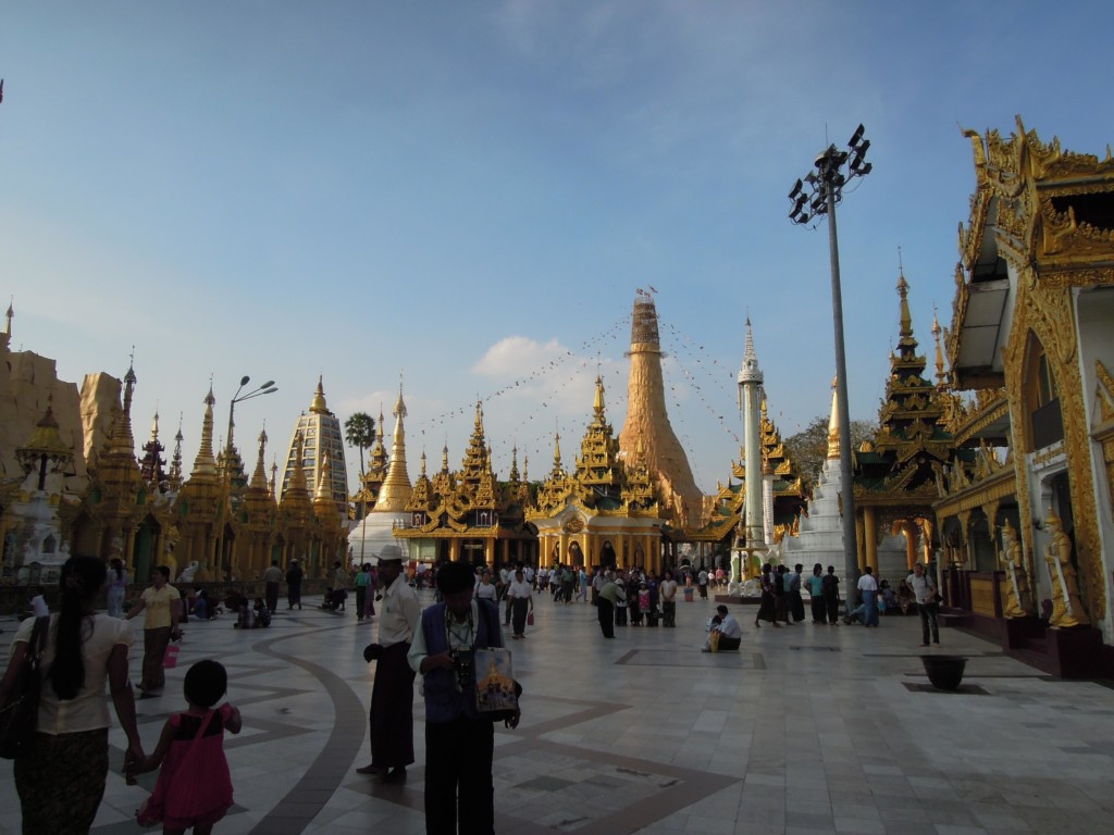 Shwedagon Pagoda rzekomo zawiera włosy Buddy, fot. M. Lehrmann