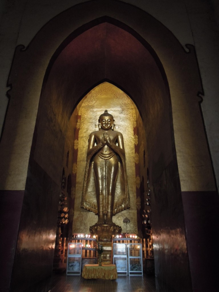 Stojący Budda, Ananda Pagoda, XI w., fot. M. Lehrmann