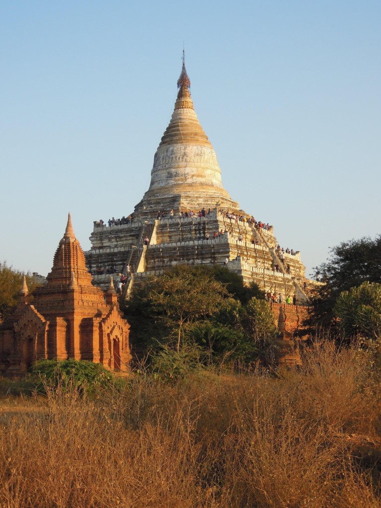 Shwe-San Daw Pagoda, popularna zwłaszcza tuż przed zachodem słońca, fot. M. Lehrmann