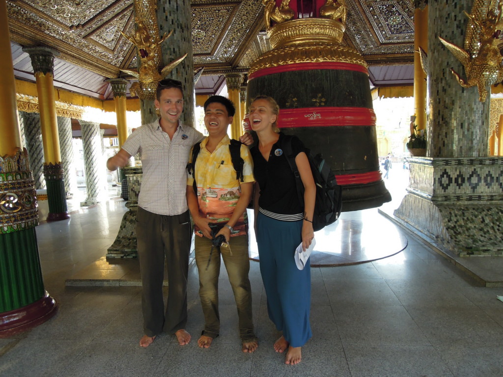 I zdobywamy przyjaciół. Shwedagon pagoda, Yangoon, Birma, fot. Paing Myint Zaw Oo