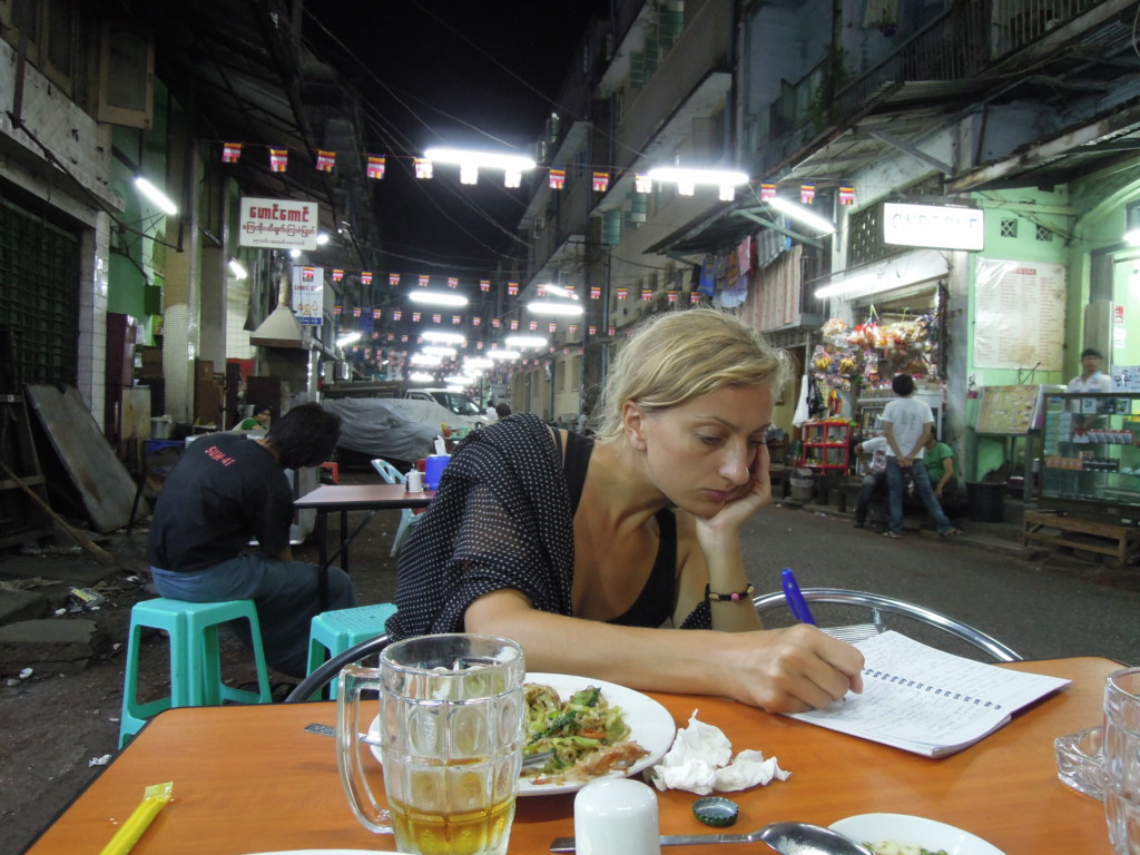 Pisząc dla was, zapominamy o kolacji. Chudniemy. Yangoon, Birma, fot. Martin Lehrmann