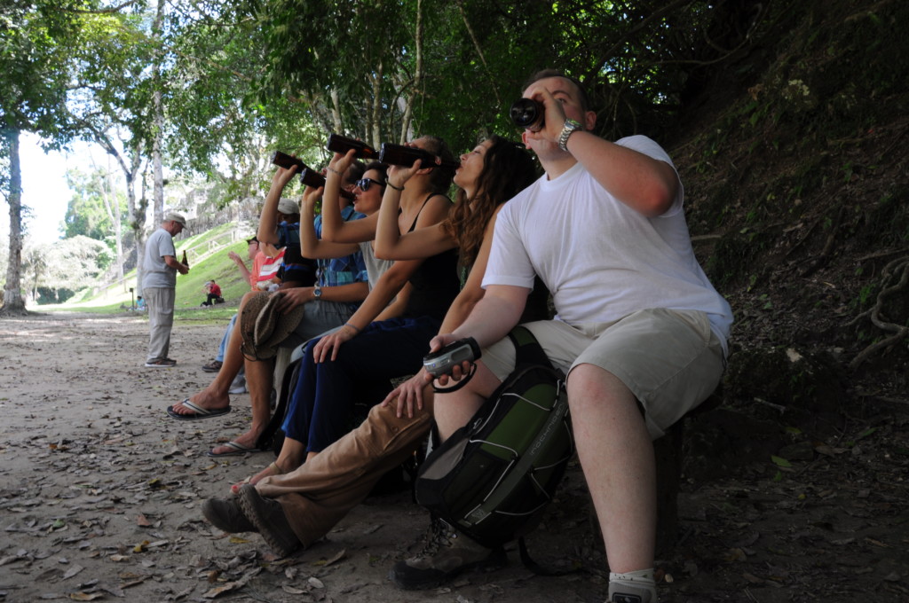 W samo południe doskwiera nam pragnienie, Tikal, Gwatemala, fot. K. Grzywna