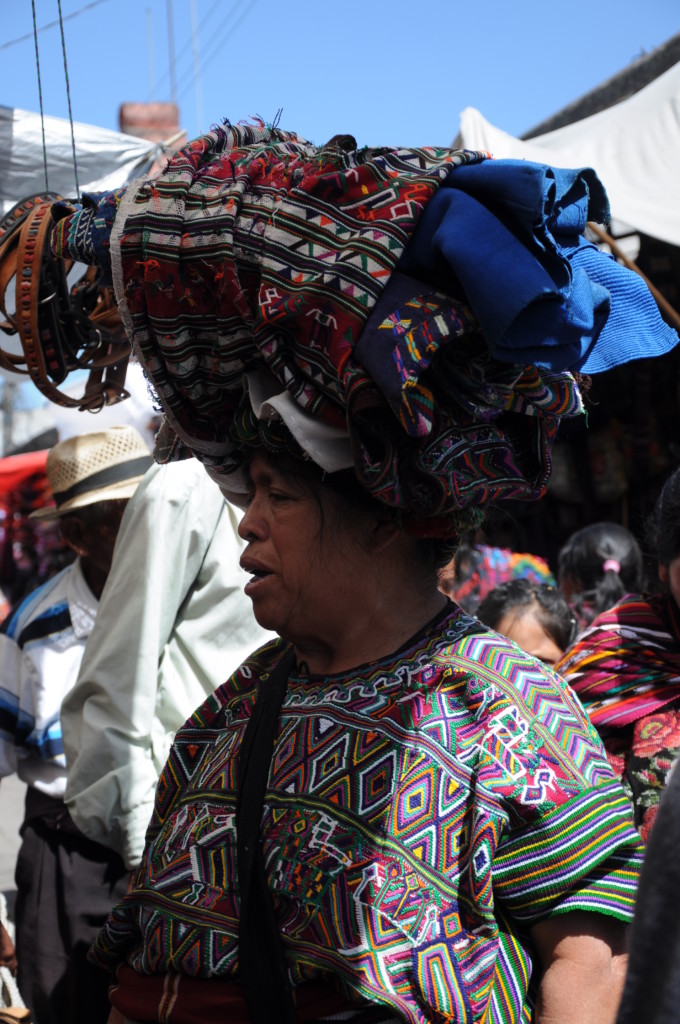 Jak efektywnie transportować towar,  Chichicastenango, Gwatemala, fot. Ula Kupińska