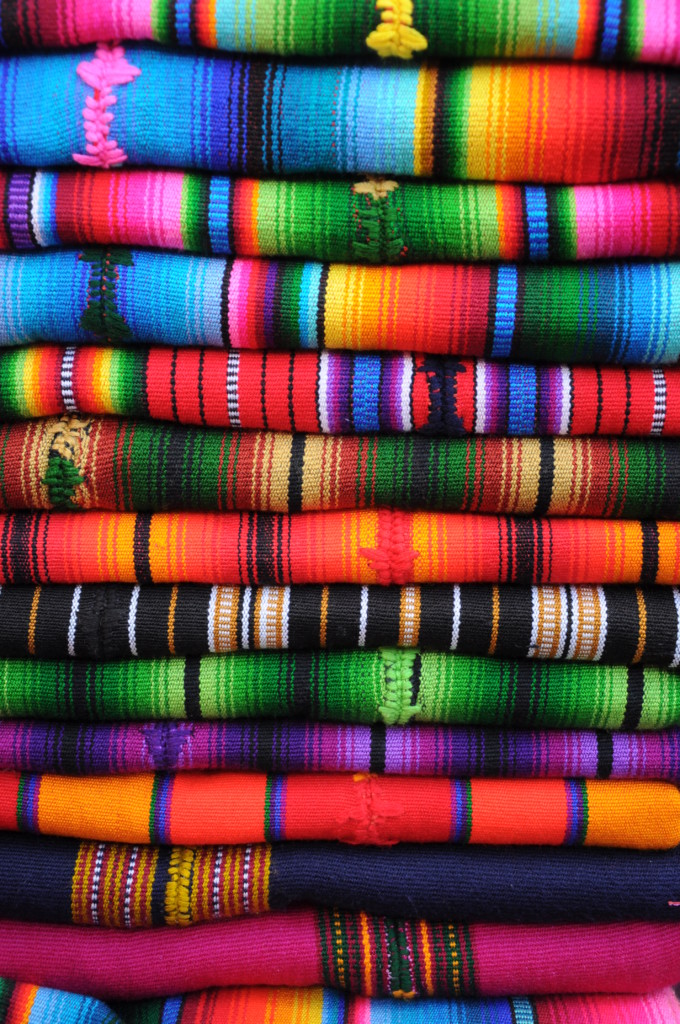 Tkaniny w niepowtarzalnych wzorach, Chichicastenango, Gwatemala, fot. Ula Kupińska
