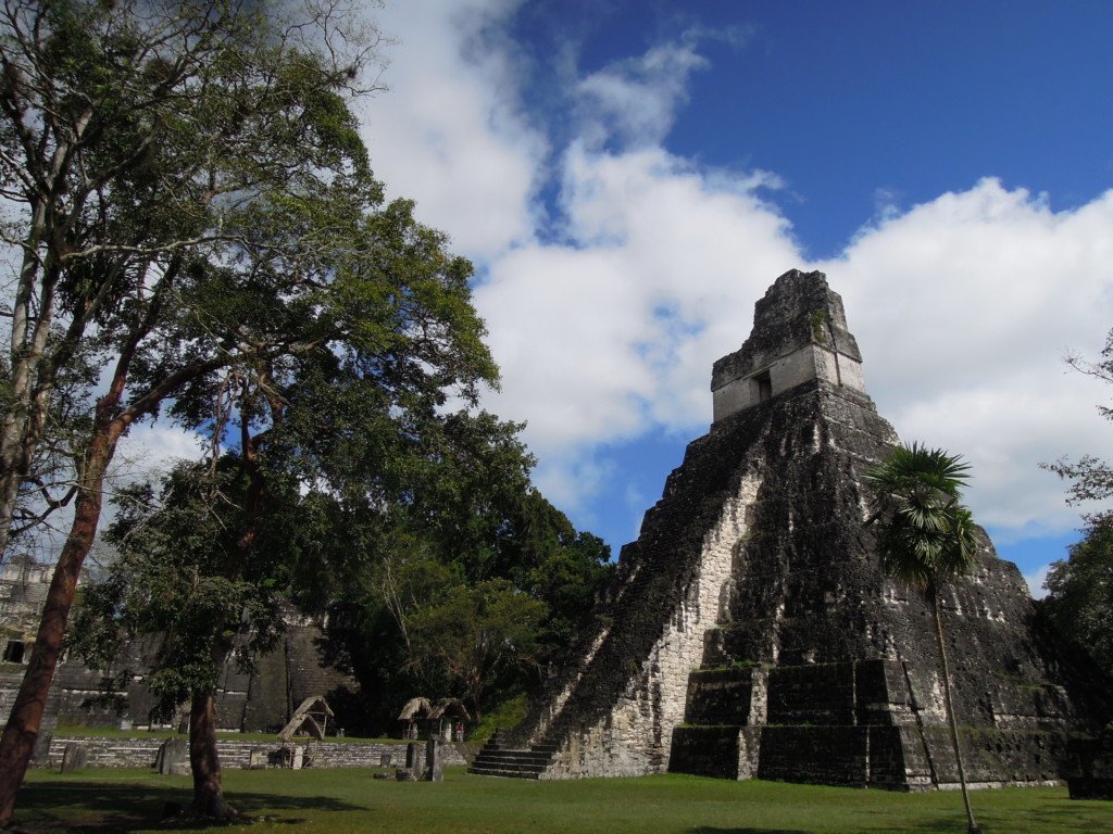 Świątynia Wielkiego Jaguara. Na wieżę nie można wchodzić, ponieważ kilkoro turystów straciło tu życie, Tikal, Gwatemala, fot. M. Lehrmann