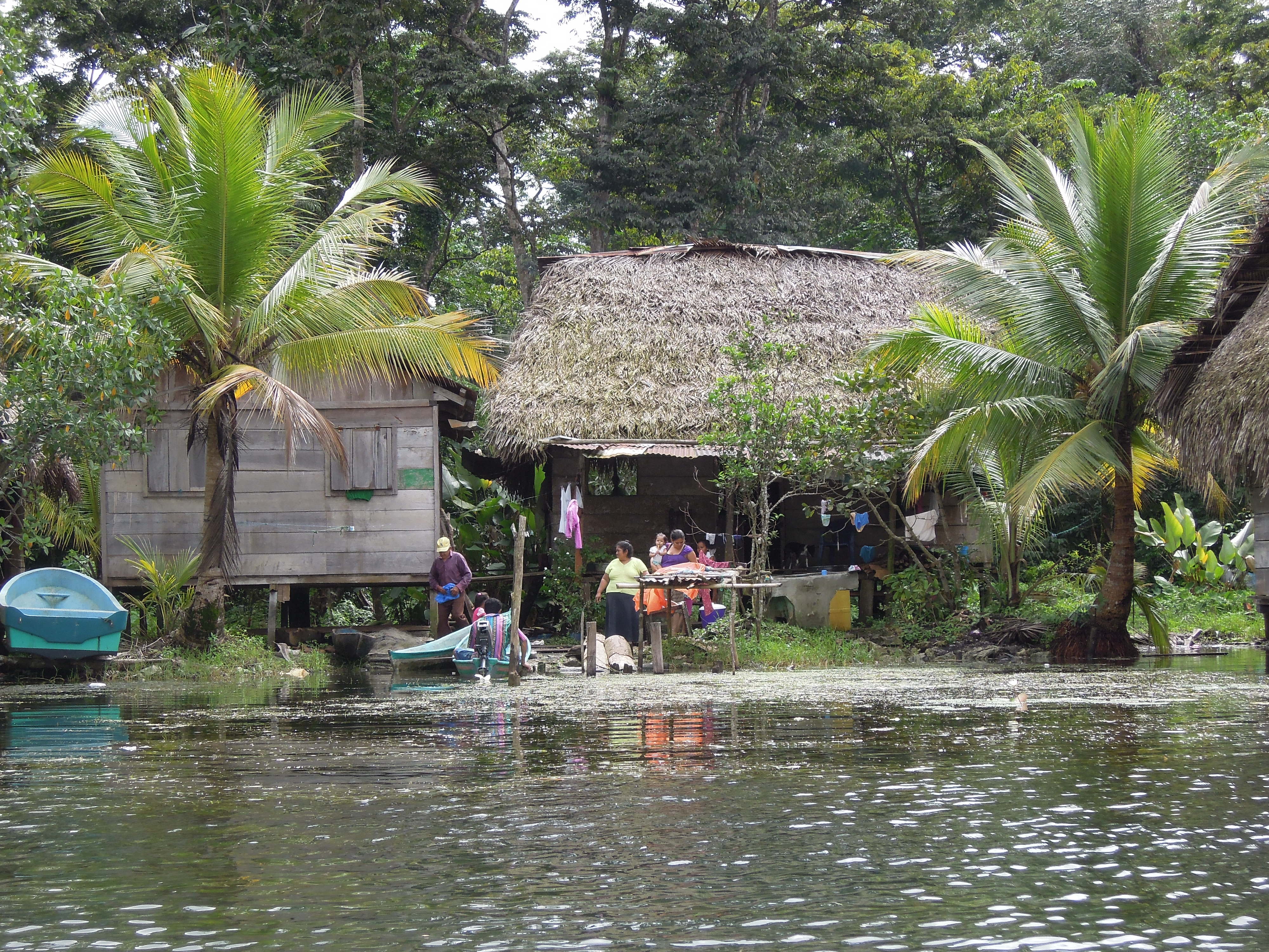 Dom na wodzie, Rio Dulce, Gwatemala, fot. M. Lehrmann