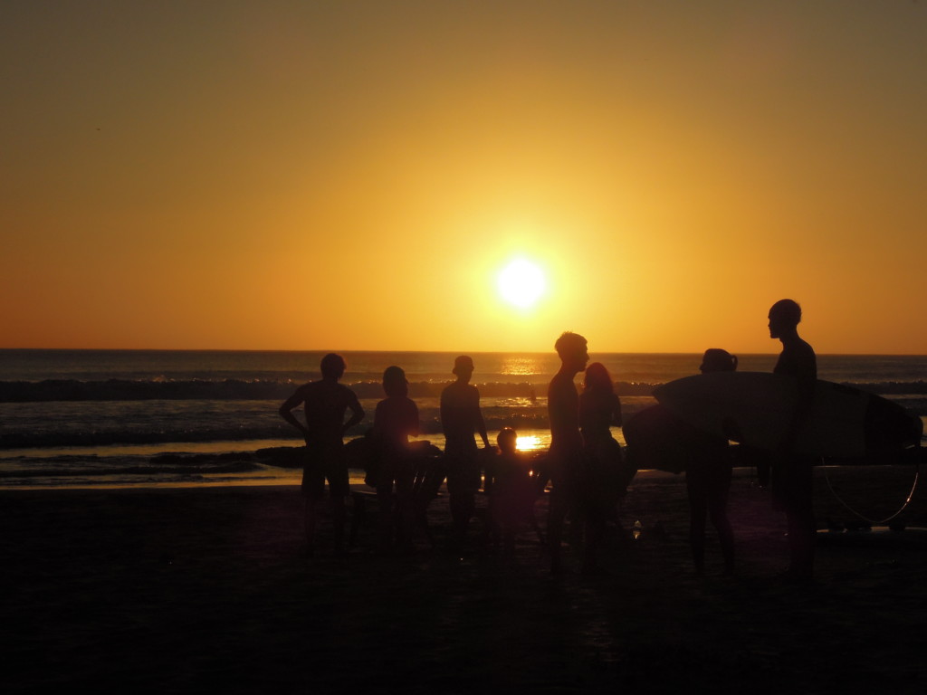Surfowanie kończy się o zachodzie, Playa Maderas, Nikaragua, fot. M. Lehrmann